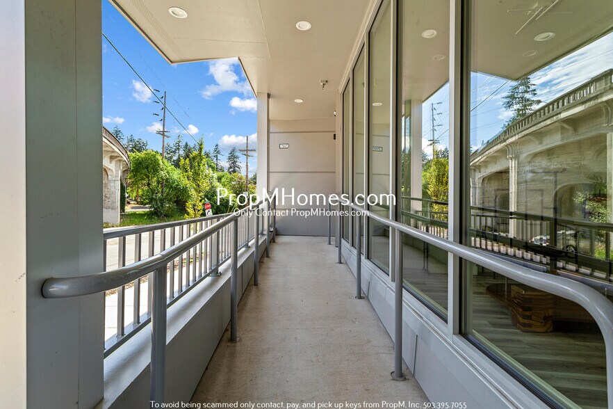 More Photos Of 7921 SW Old Capitol Hwy, Portland Flex For Lease