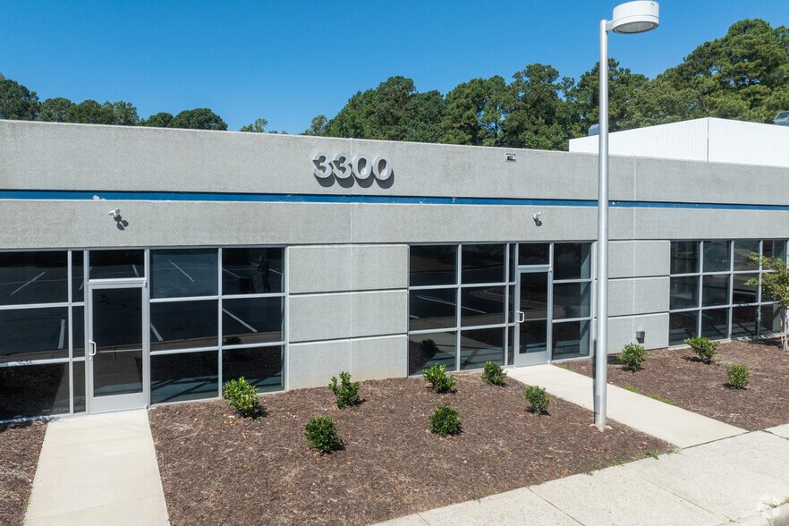 More Photos Of 3300 Gateway Centre Blvd, Morrisville Research And Development For Lease
