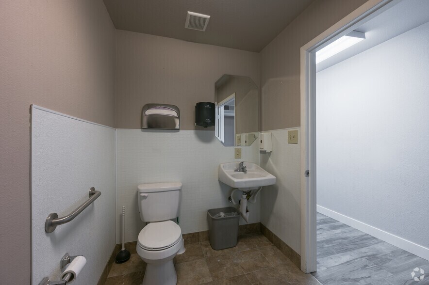 More Photos Of 10-18 W Pacific Ave, Henderson Storefront Retail Office For Sale