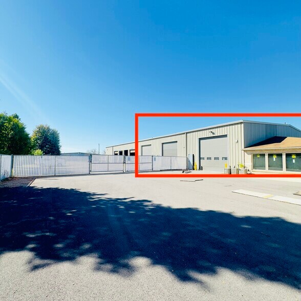 More Photos Of 700 E North St, Elburn Service For Sale