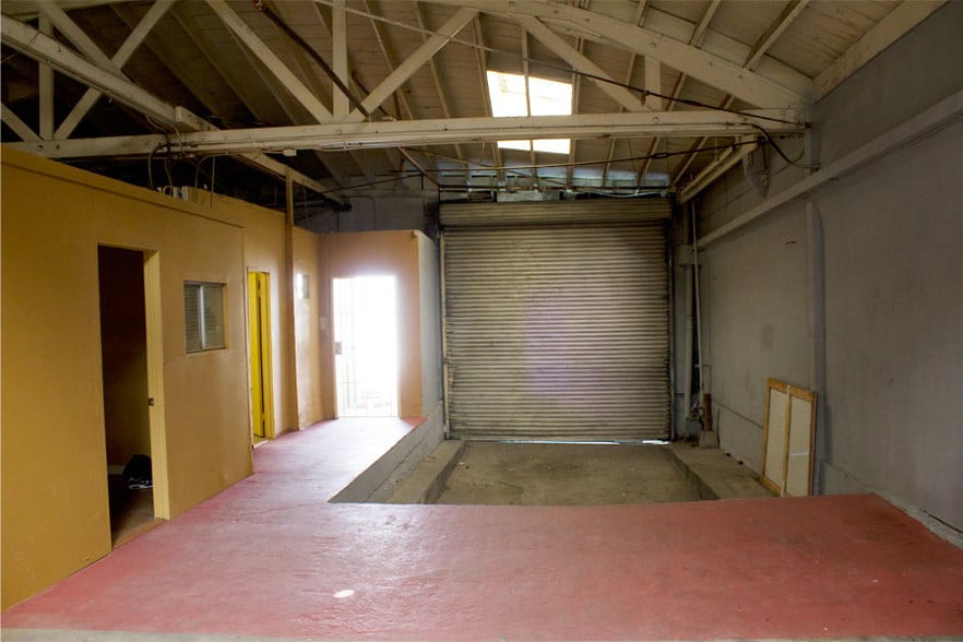 More Photos Of 3356 E 14th St, Los Angeles Warehouse For Lease