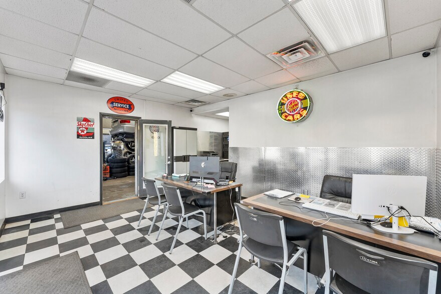 More Photos Of 4201 E Lake St, Minneapolis Auto Dealership For Sale