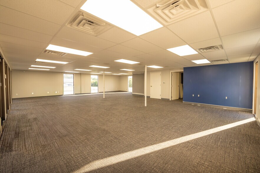 More Photos Of 4216 S Hocker Dr, Independence Office For Sale