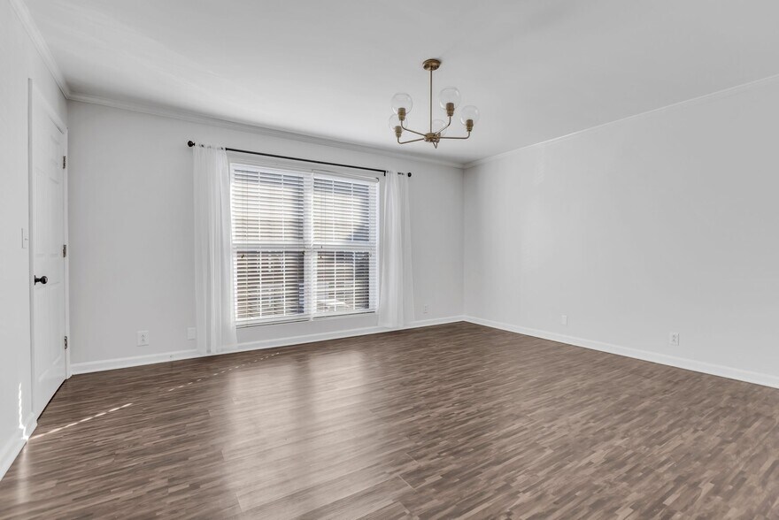 More Photos Of 109 Holiday Ct, Franklin Office For Sale