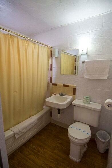 More Photos Of 22430 W Old Highway 66, Seligman Hotel For Sale