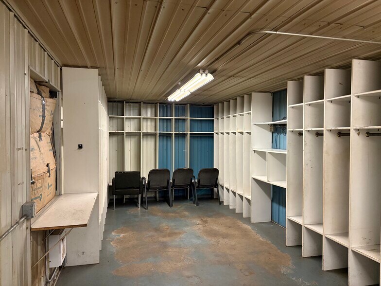 More Photos Of 405 John Ave, Superior Auto Repair For Lease