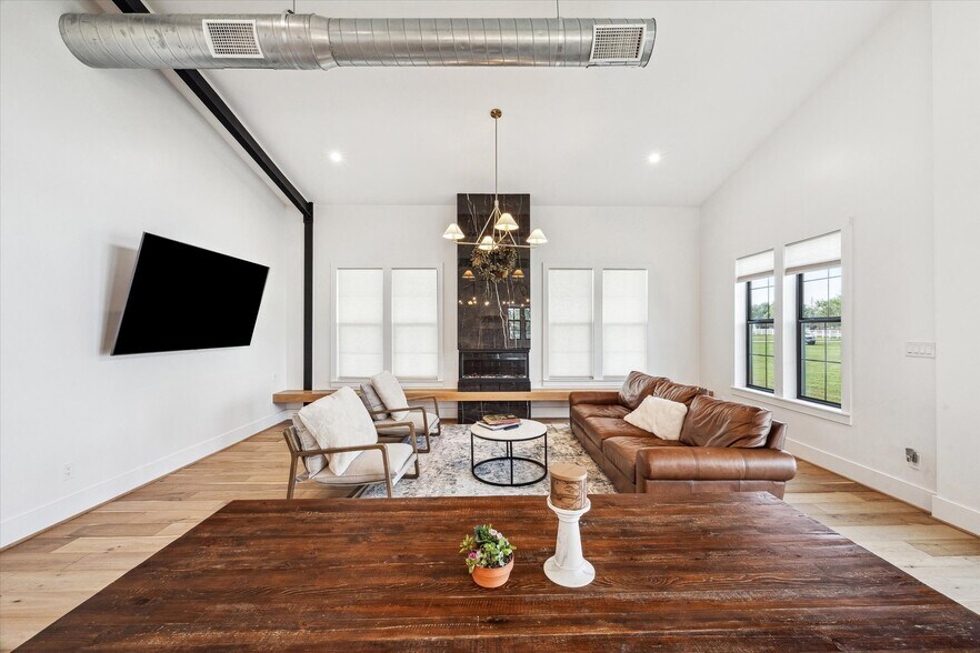 More Photos Of 17810 County Road 125, Pearland Flex For Sale