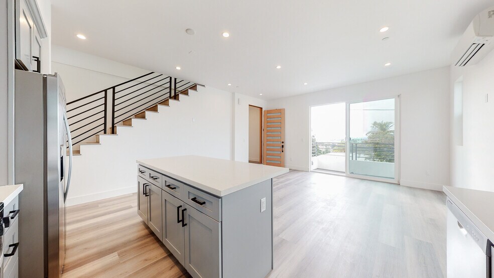 More Photos Of 525 N Normandie Ave, Los Angeles Apartments For Sale