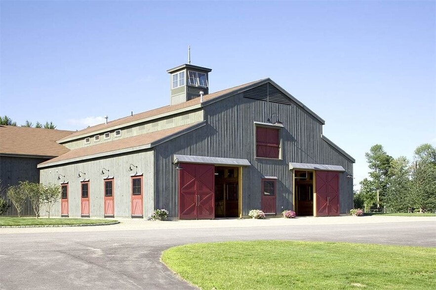 More Photos Of 16 Burke Rd, Peterborough Specialty For Sale