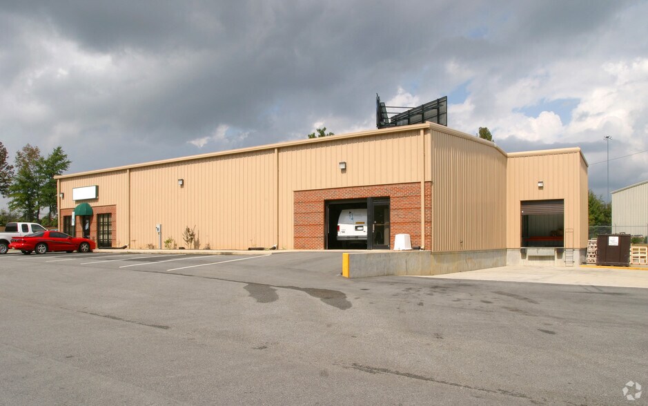 More Photos Of 516 Teague St, Greensboro Warehouse For Lease