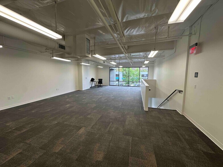 More Photos Of 330 Rancheros Dr, San Marcos Research And Development For Lease