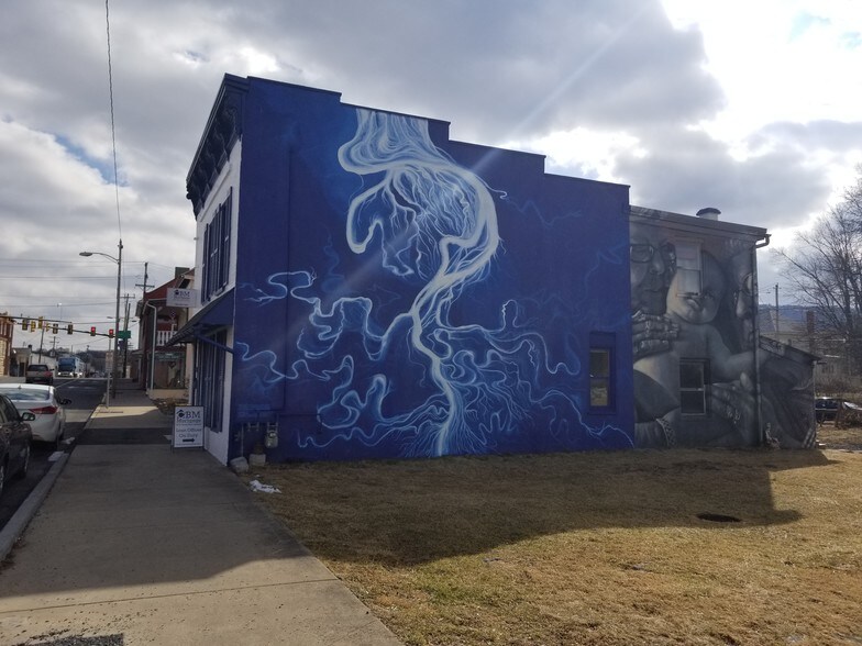 More Photos Of 238 E King St, Strasburg Storefront For Sale