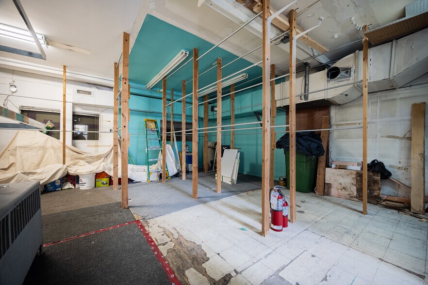 More Photos Of 6982-6984 Saint-Hubert Rue, Montréal Storefront Retail Residential For Sale