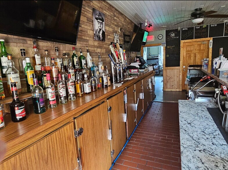 More Photos Of 6449 M 65 S, Lachine Storefront Retail Residential For Sale