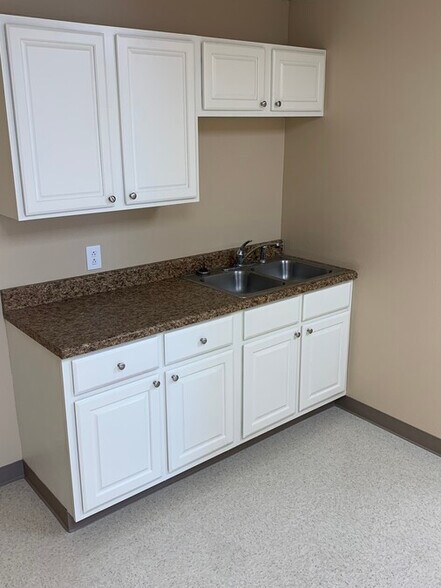 More Photos Of 4849 Lafin Rd, Beaumont Warehouse For Lease