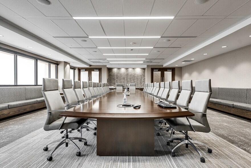 More Photos Of 600 Marienfeld St, Midland Office For Lease