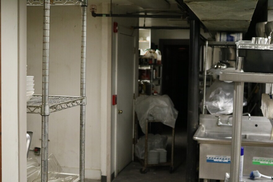 More Photos Of 111 E Erwin St, Tyler Storefront Retail Office For Lease