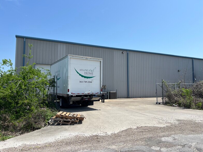 More Photos Of 333 Anchor St, Corpus Christi Industrial For Sale
