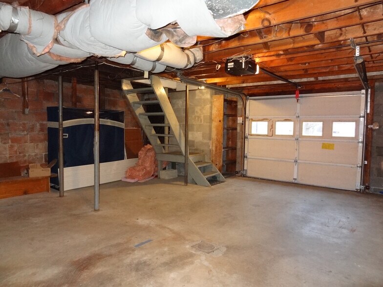 More Photos Of 93 Maple Ave, Morgantown Office For Sale