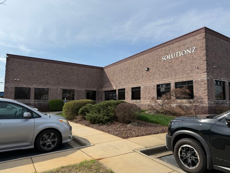 More Photos Of 5100 Old Pineville Rd, Charlotte Office For Lease
