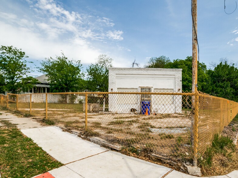 Primary Photo Of 2602 N Flores St, San Antonio Restaurant For Sale