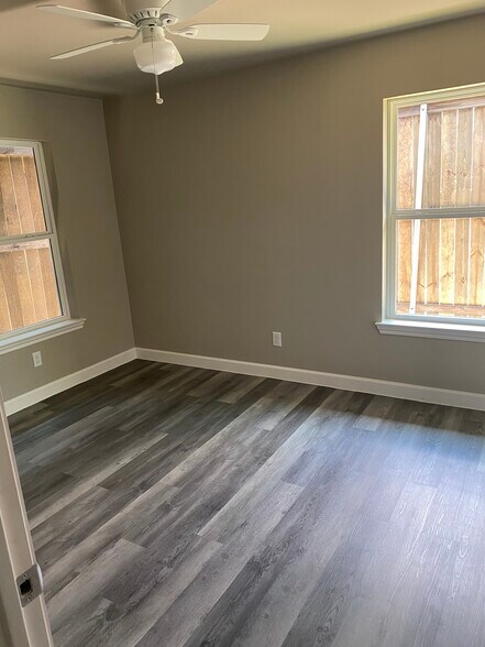 More Photos Of 8817 Emmott Rd, Houston Office For Lease