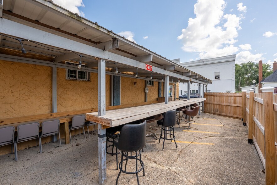 More Photos Of 518 N Harrison St, Alexandria General Retail For Sale