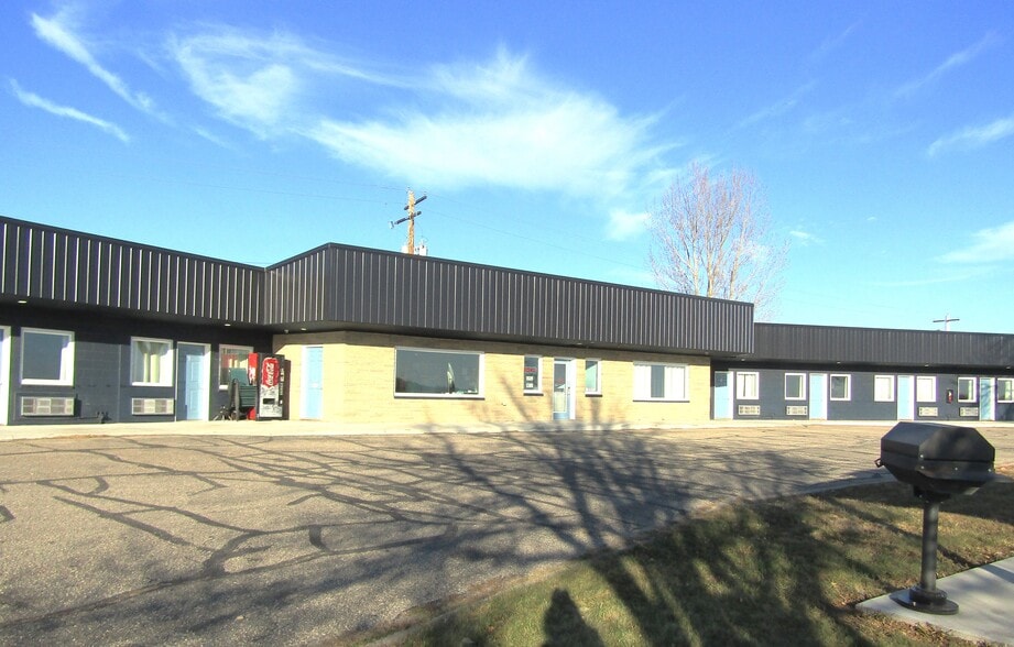 More Photos Of 300 Highway 7, Clara City Hotel For Sale