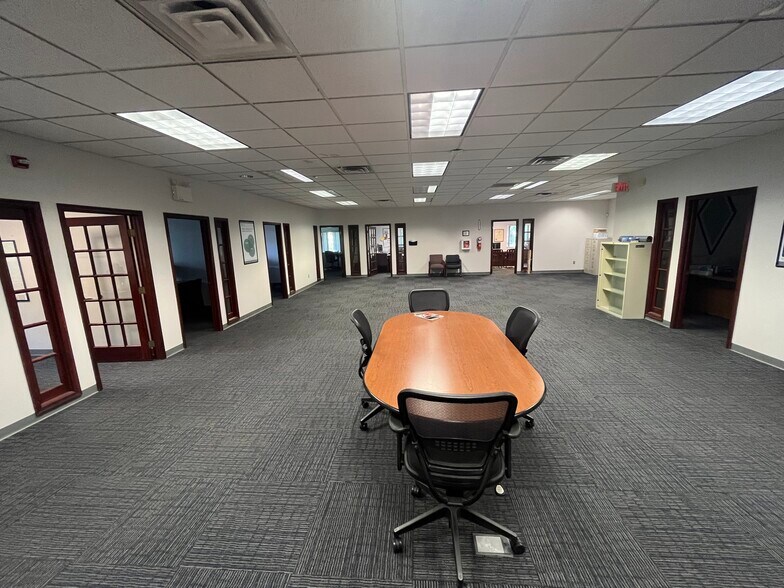 More Photos Of 200 Commerce Dr, Montgomeryville Warehouse For Sale