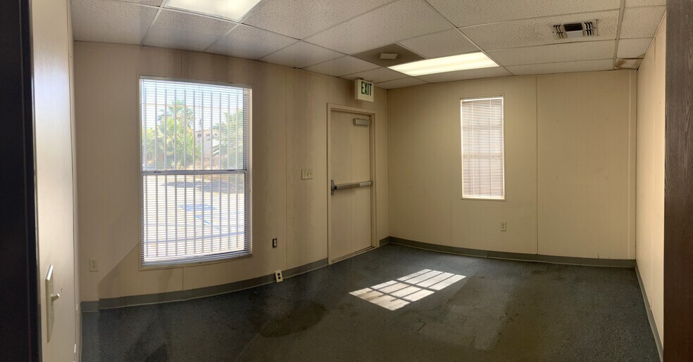 More Photos Of 1300 32nd St, Bakersfield Warehouse For Lease