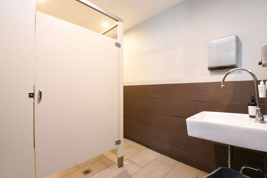 More Photos Of 2456 N California Ave, Chicago Storefront Retail Residential For Lease