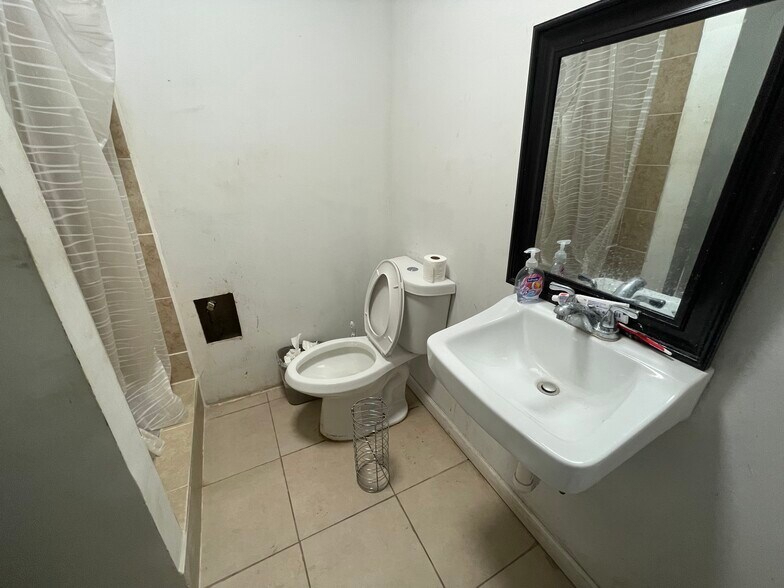 More Photos Of 430 N Commerce Ave, Waynesboro Flex For Sale