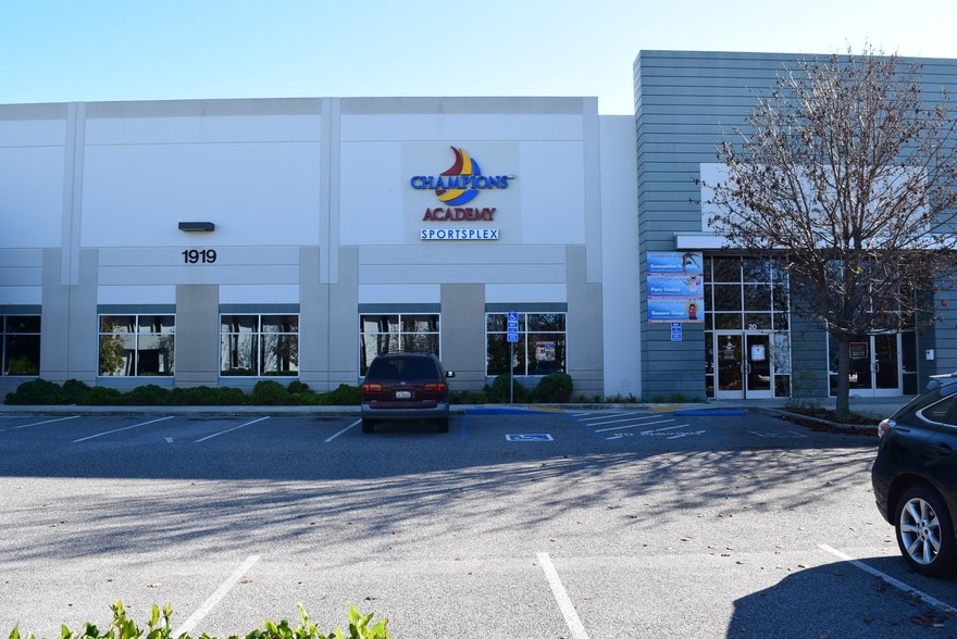 More Photos Of 1919 Monterey Rd, San Jose Warehouse For Lease