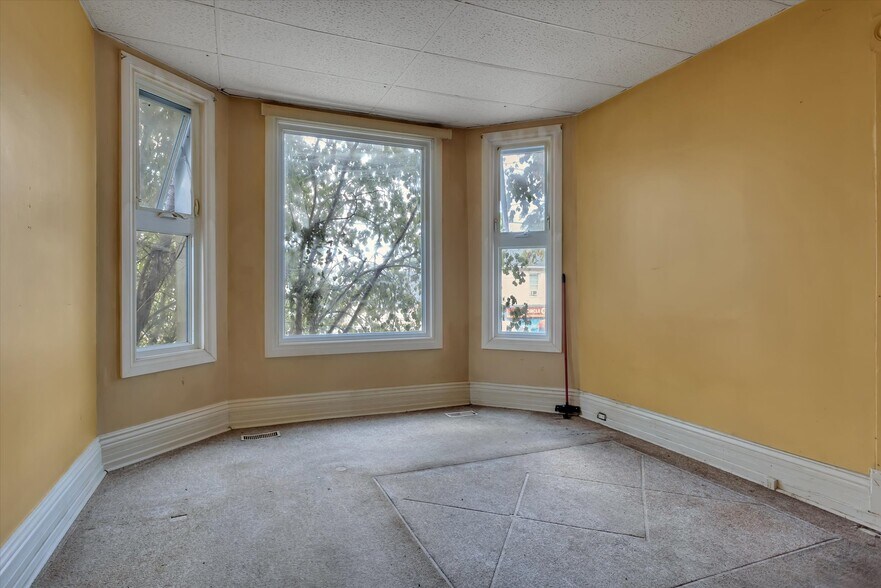 More Photos Of 514 Aylmer St N, Peterborough Multifamily For Sale