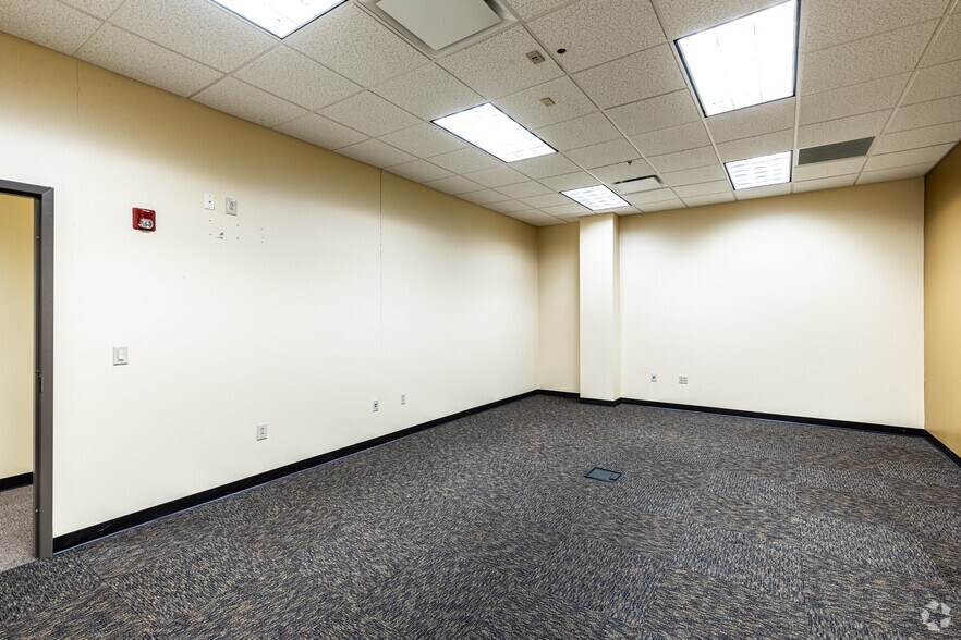 More Photos Of 1131 SW Winding Rd, Topeka Office For Sale
