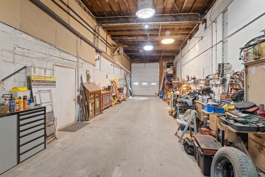 More Photos Of 225 West St, Berlin Flex For Sale