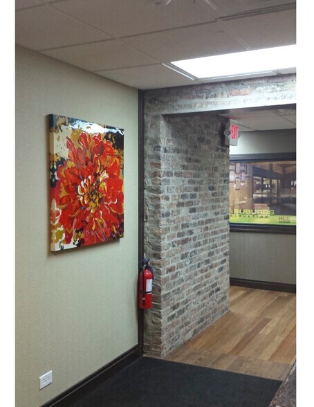More Photos Of 4042-4044 N Elston Ave, Chicago Storefront Retail Office For Lease