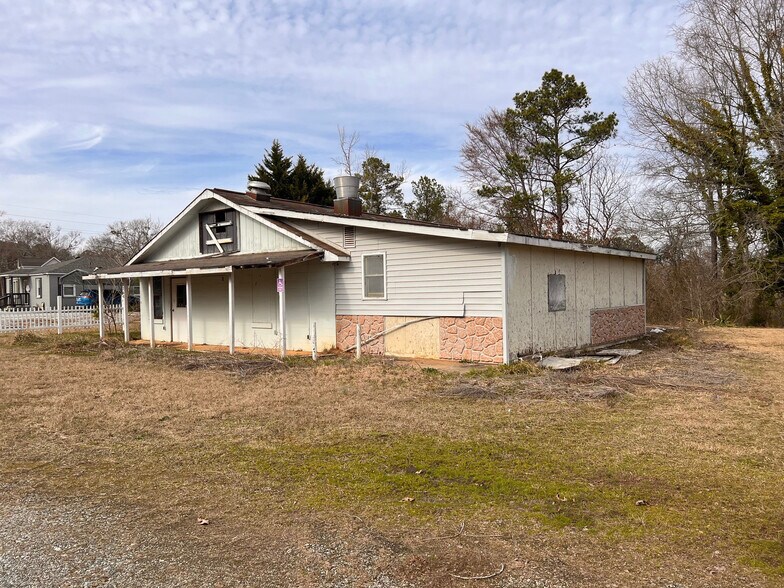 More Photos Of 3268 - 3244 River Fork Rd, Waterloo Bar For Sale