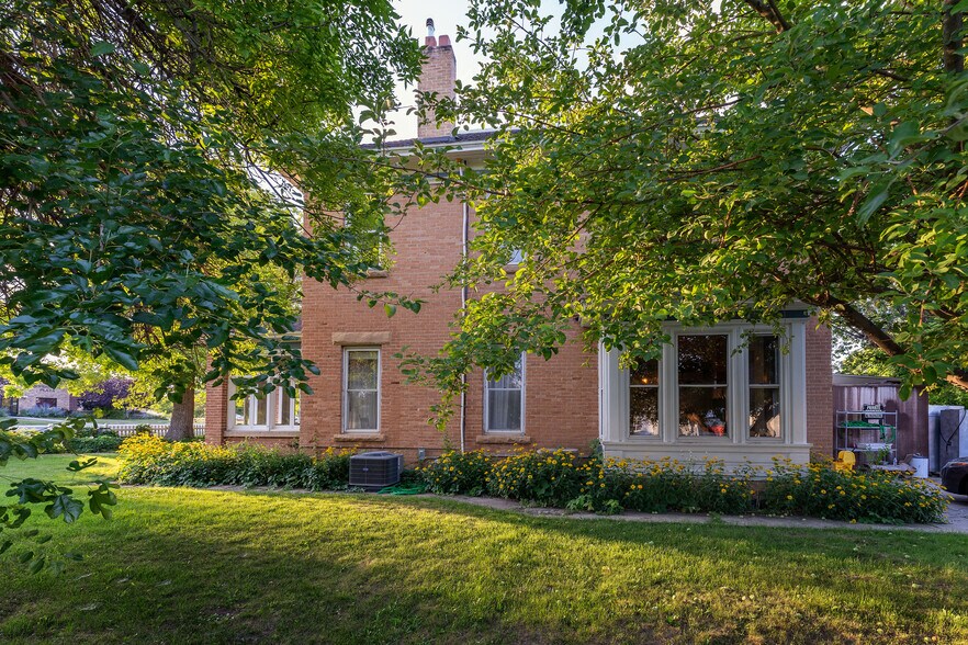 More Photos Of 189 S Vernal Ave, Vernal General Retail For Sale