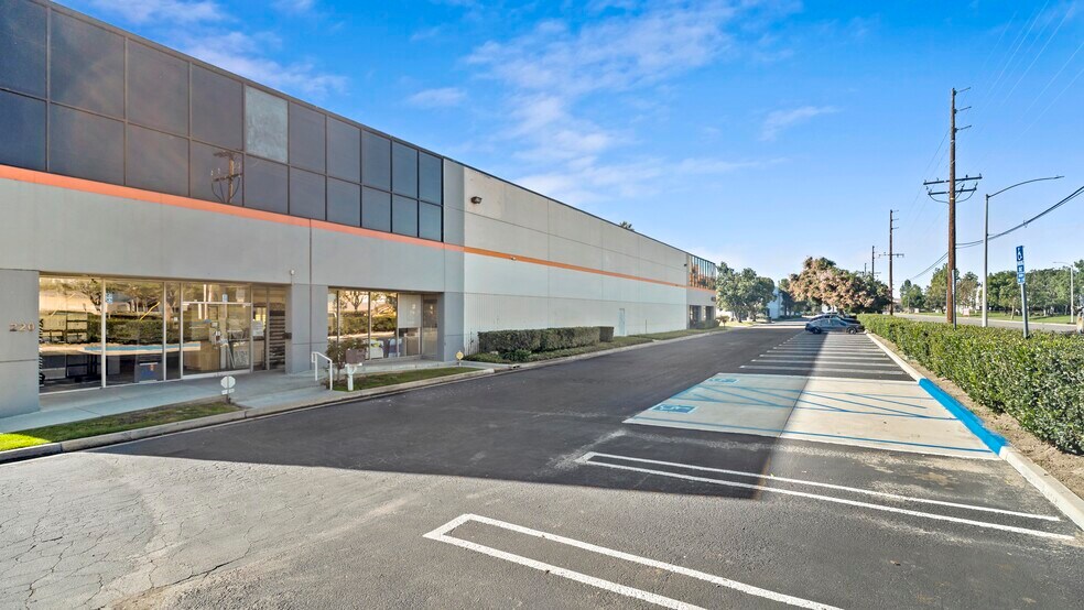 More Photos Of 4475 Eucalyptus Ave, Chino Warehouse For Lease