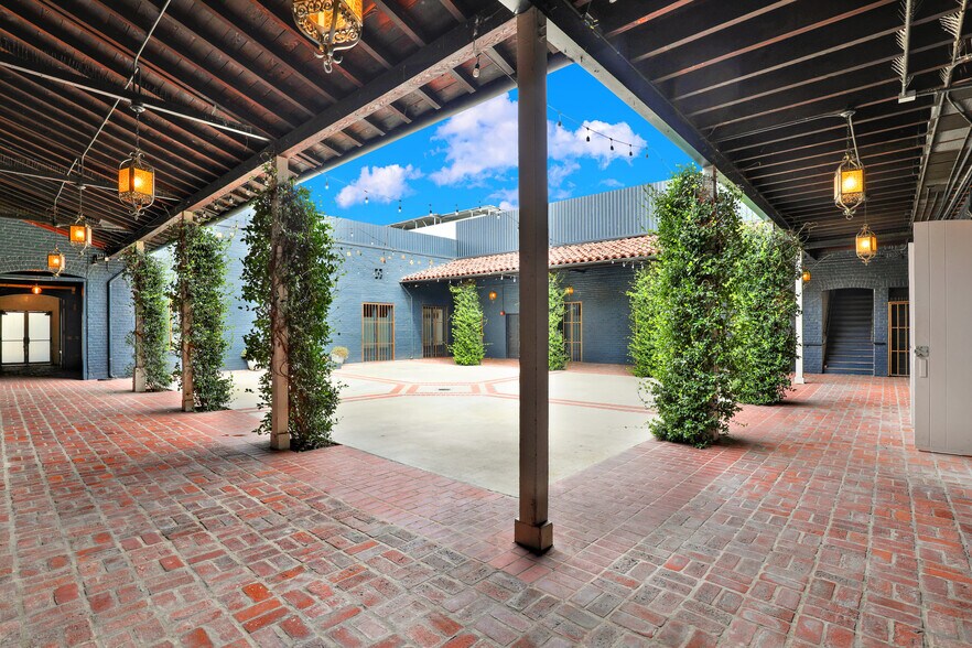 More Photos Of 435 S Boyle Ave, Los Angeles Office Residential For Sale