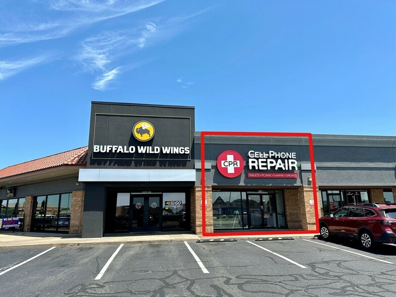 Primary Photo Of 3236 N Rock Rd, Wichita Freestanding For Lease