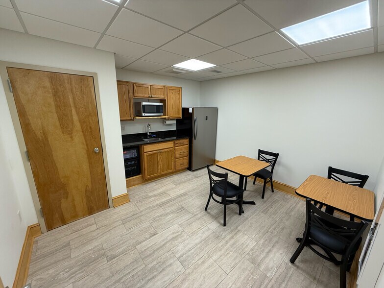 More Photos Of 870 W King St, Boone Office Residential For Lease