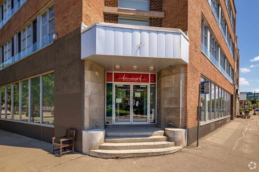 More Photos Of 7345 Boul Saint-Laurent, Montréal Storefront Retail Residential For Sale