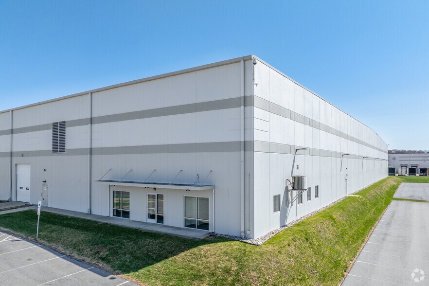More Photos Of 9747 Commerce Cir, Kutztown Warehouse For Lease