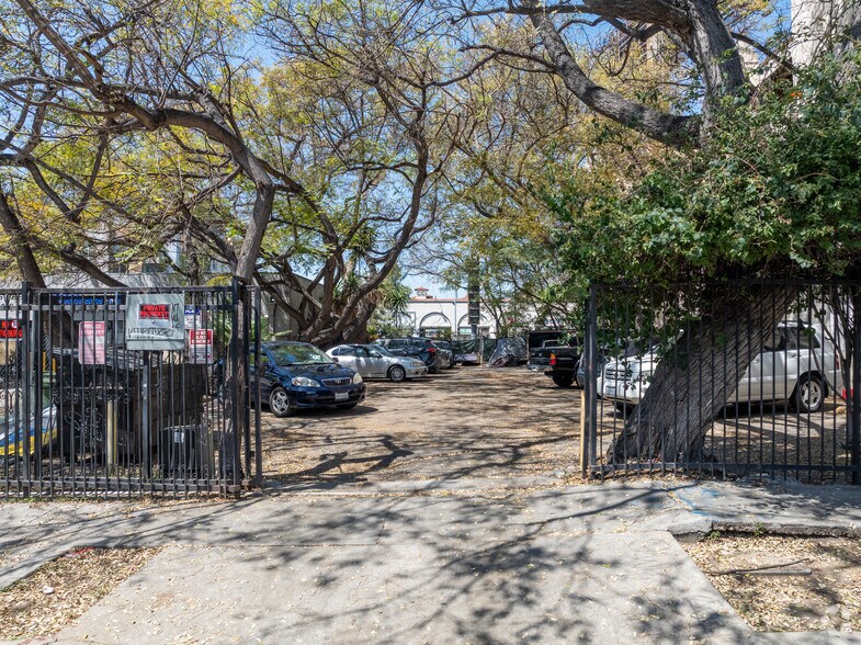 More Photos Of 1441 N McCadden Pl, Los Angeles Showroom For Sale