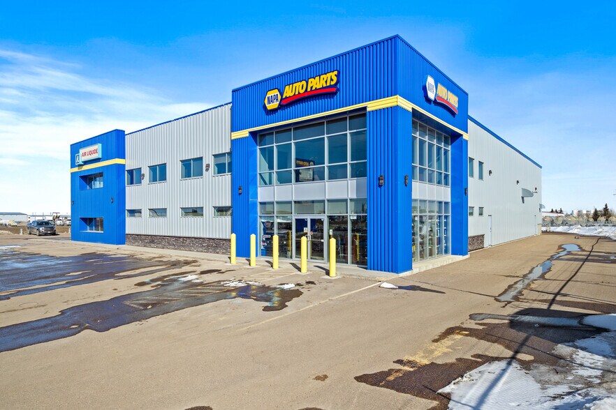 More Photos Of 5267 67 Av, Lloydminster Warehouse For Lease