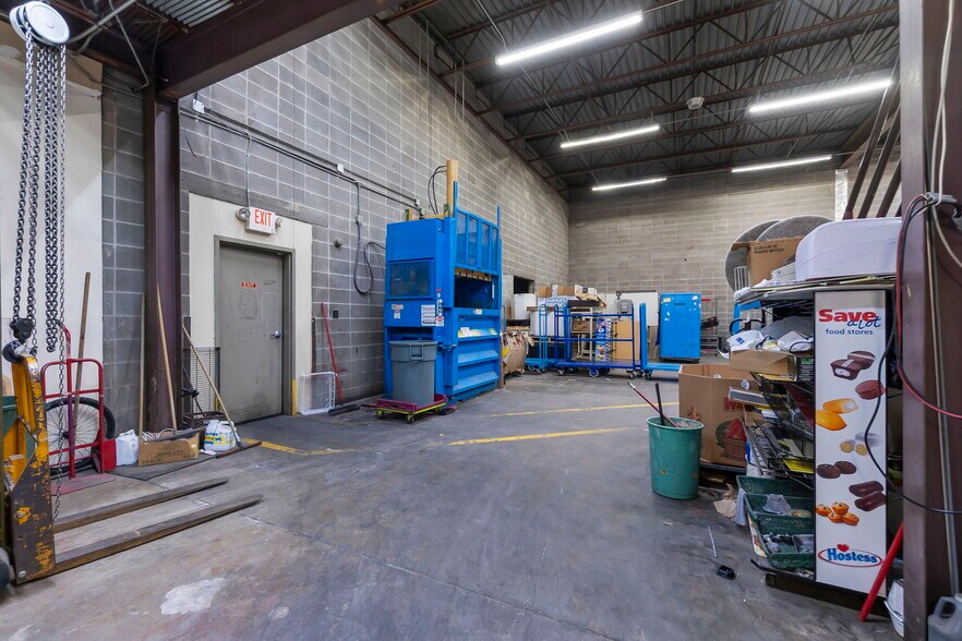 More Photos Of 121 S Sprigg St, Cape Girardeau Supermarket For Sale