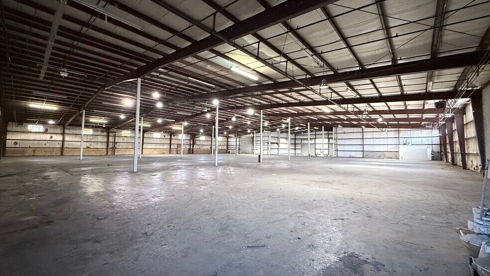 More Photos Of 308 Rogers St, Barnesville Warehouse For Sale