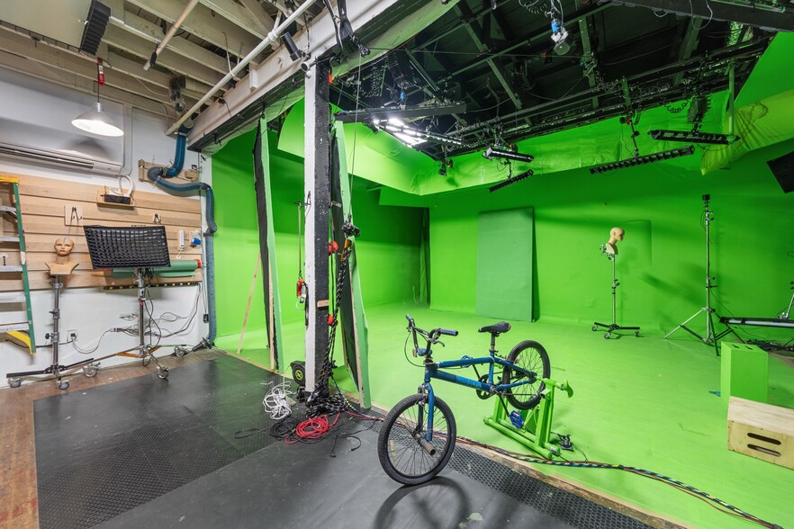 More Photos Of 119 W 36th Pl, Los Angeles Flex For Lease
